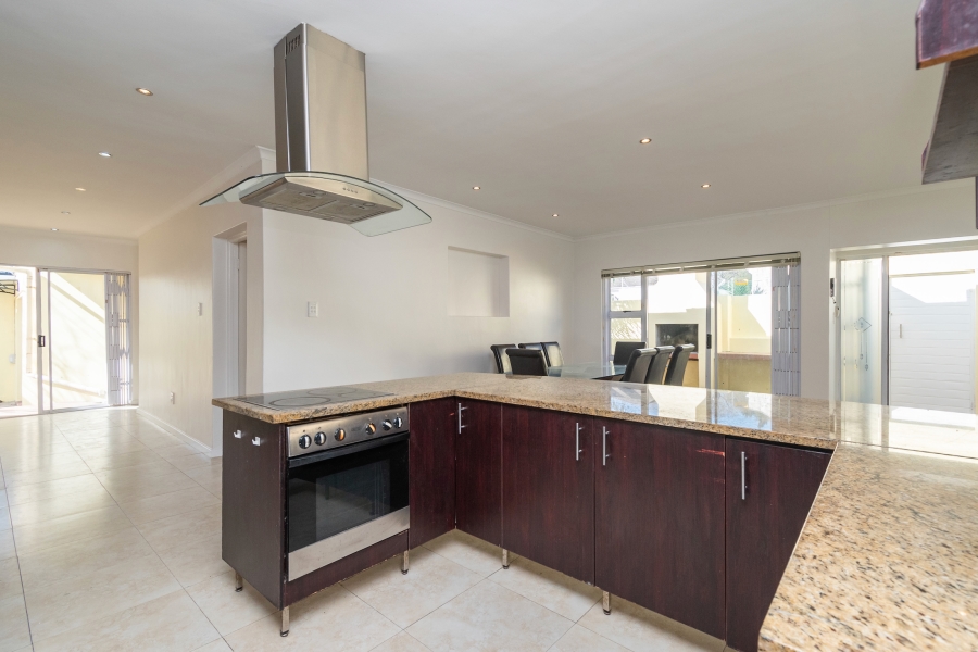 5 Bedroom Property for Sale in Gardens Western Cape